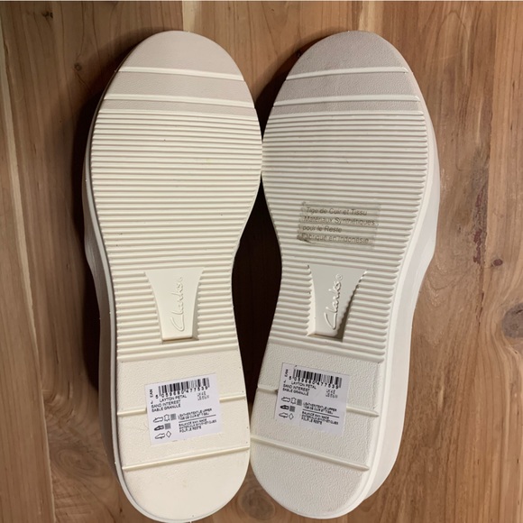 Clarks Collection Double Gore Slip Ons - Picture 9 of 9